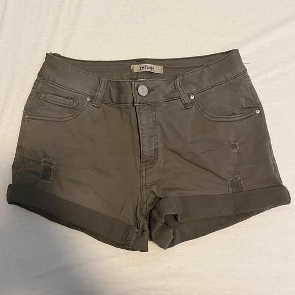Refuge Size 4 Army Green shorts - Picture 1 of 1
